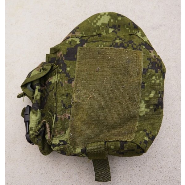 画像2: カナダ軍CADPAT迷彩アサルトベスト用キャンティーンポーチ右用