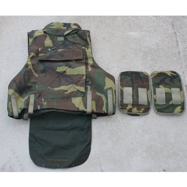 画像2: イタリア軍ウッドランド迷彩AP98ボディアーマーLARGE？