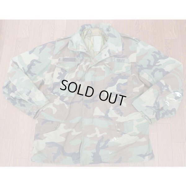 画像1: 米軍 米海軍徽章付きM65フィールドジャケット ウッドランド迷彩ブラスジッパー+プラスチックジッパー仕様MEDIUM-REGULARライナー付き