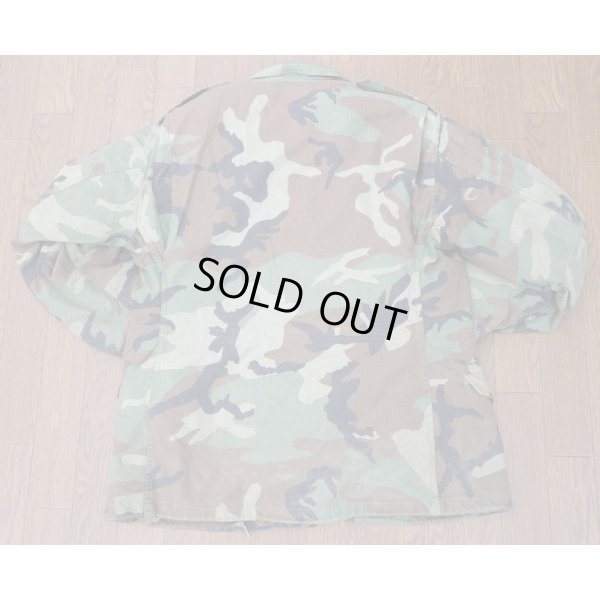 画像2: 米軍 米海軍徽章付きM65フィールドジャケット ウッドランド迷彩ブラスジッパー+プラスチックジッパー仕様MEDIUM-REGULARライナー付き