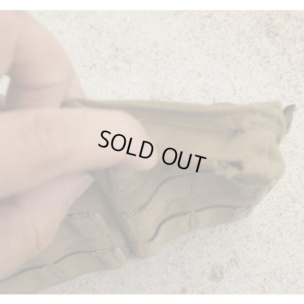 画像4: 英軍放出WASダブルオープントップマガジンポーチCT(コヨーテタン)ゴムバンド欠損