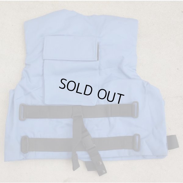 画像2: 英軍UNカラー(水色)ECBA(mk1)ボディアーマーカバー黒色バンドタイプ170/100新品