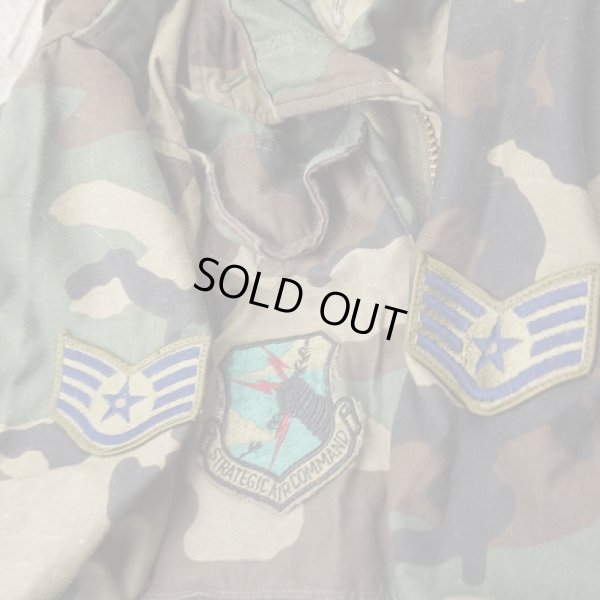 画像3: 米軍 米空軍戦略航空軍団パッチ付きM65フィールドジャケット ウッドランド迷彩ブラスジッパー仕様SMALL-SHORT