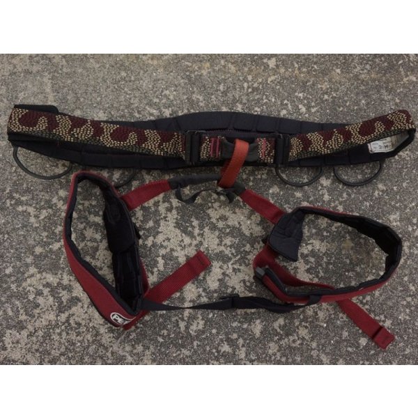 画像1: 米軍放出ペツル製GOUROUクライミングハーネス サイズ2新品（廃版品）