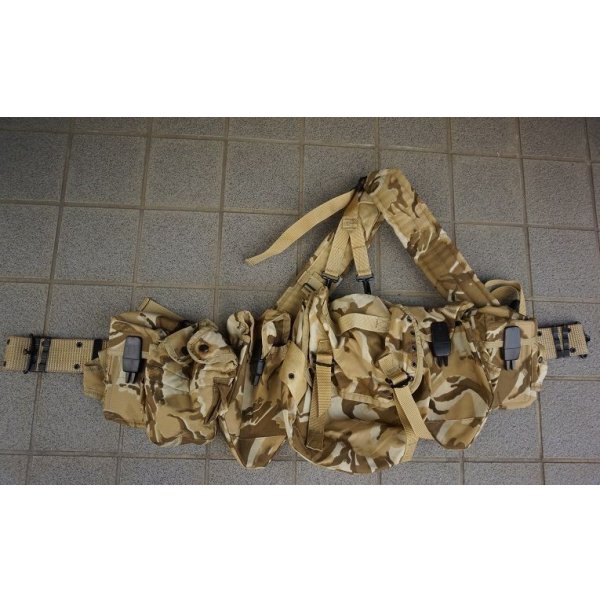 画像1: クウェート軍LC-1風ベルトキットDDPM迷彩ポーチ6個付き