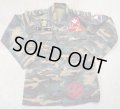 韓国軍ウッドランド迷彩ジャケット機甲部隊パッチ付き刺繍入り