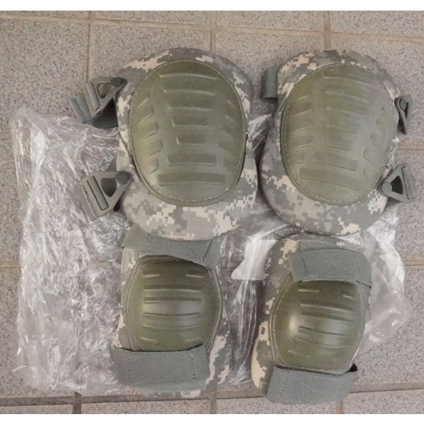 画像1: 米軍マクガイアニコルス製ニーパッド・エルボーパッドUCP迷彩(ACU迷彩)セット新品