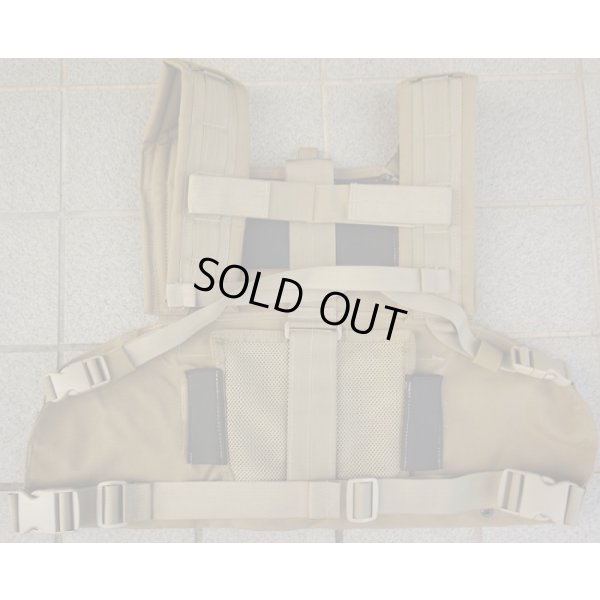 画像2: 米軍放出LBT-9040Aチェストリグ(LBT製RRV)CB(コヨーテブラウン)新品