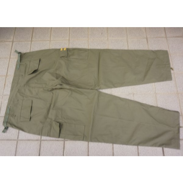 画像3: マケドニア国境警察OD戦闘服上下セットX-LARGE新品 徽章付き