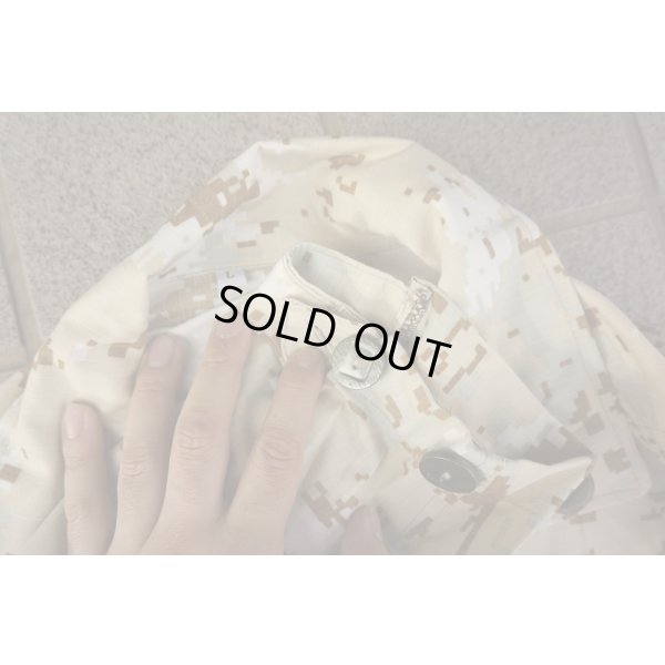 画像4: マケドニア軍砂漠迷彩上下セットLARGE新品 徽章付き