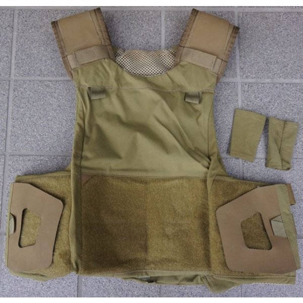 画像1: 米軍放出Cyre LV-RBAVボディアーマーMEDIUM
