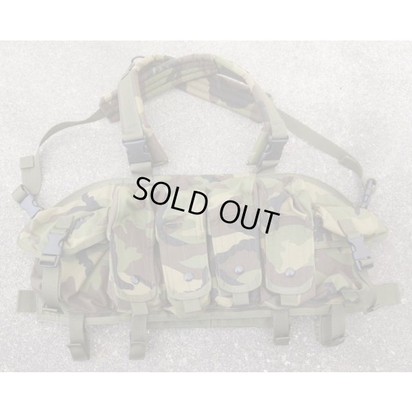 画像1: 米軍放出ブラックホーク コマンドチェストハーネス ウッドランド迷彩黒ファスロット