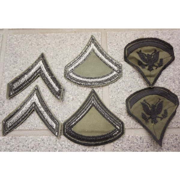 画像2: 米軍ベトナム戦争 米陸軍 兵・下士官サテン生地サブデュード階級章 新品2枚セット