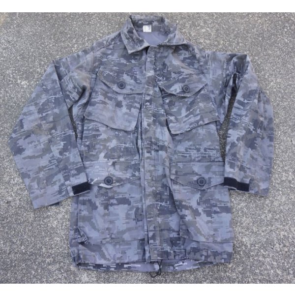 画像2: 映画「トゥモロー・ワールド」使用映画衣装セット英軍デジタルDPM迷彩(架空迷彩)スモック・パンツ・ヘルメットカバー・ボディアーマーカバーMEDIUM