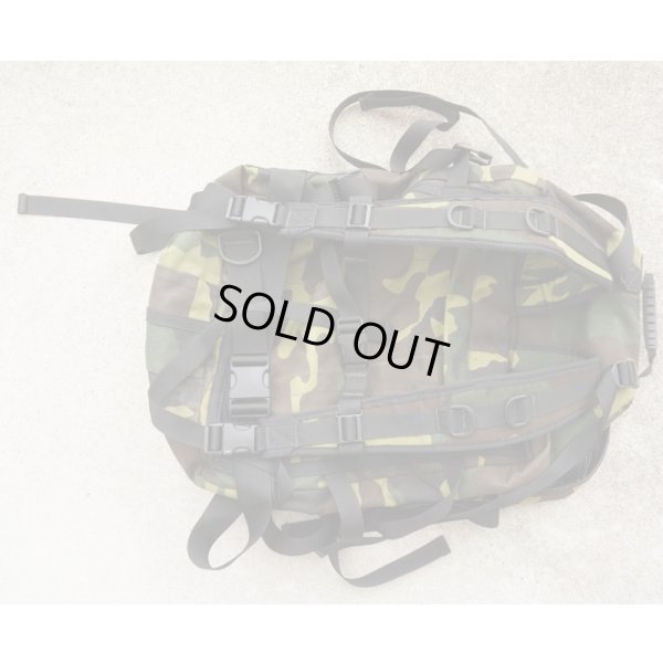 画像2: 米軍放出USIA製防水バックパックウッドランド迷彩 新品