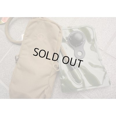 画像3: イーグル・ソース製0.75LハイドレーションポーチCB(コヨーテブラウン)ブラダー付き新品