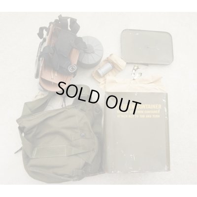 画像2: 米軍M9A1ガスマスク ガスマスクバッグ付き缶入りMEDIUM未開封新品