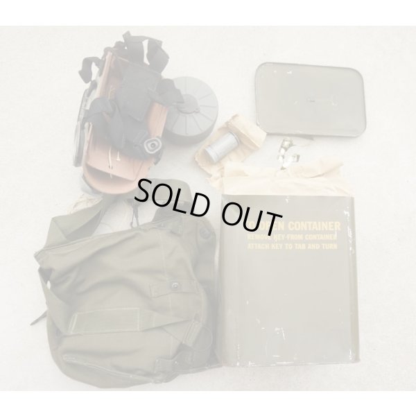 画像2: 米軍M9A1ガスマスク ガスマスクバッグ付き缶入りMEDIUM未開封新品