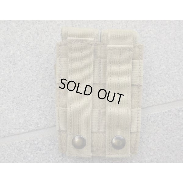 画像2: 米軍放出ブラックホーク ダブルピストルマガジンポーチCT(コヨーテタン)米海軍衛生兵三等海曹徽章付き