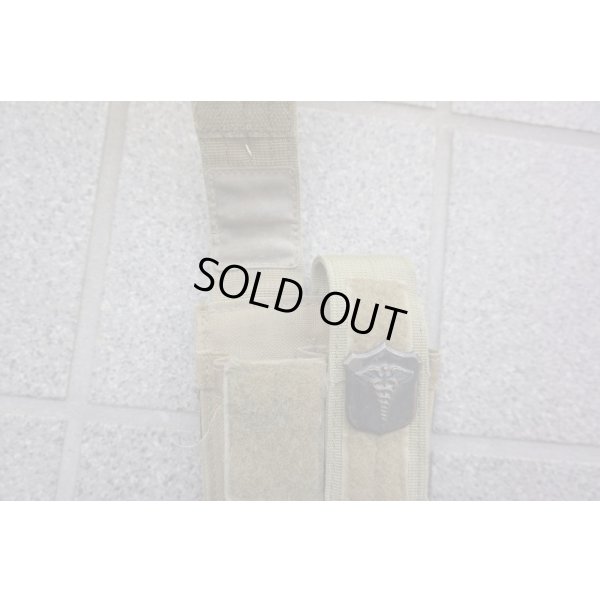 画像3: 米軍放出ブラックホーク ダブルピストルマガジンポーチCT(コヨーテタン)米海軍衛生兵三等海曹徽章付き