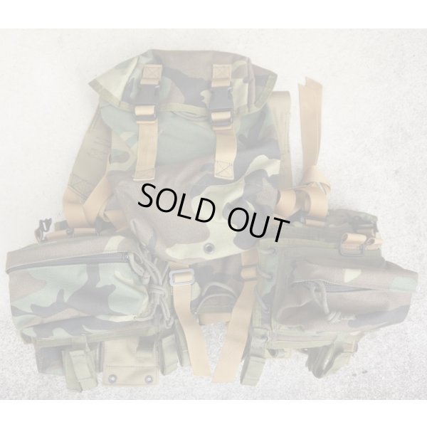 画像2: 米軍放出イーグル エアレスキューベスト ウッドランド迷彩バックパック・医療品付き