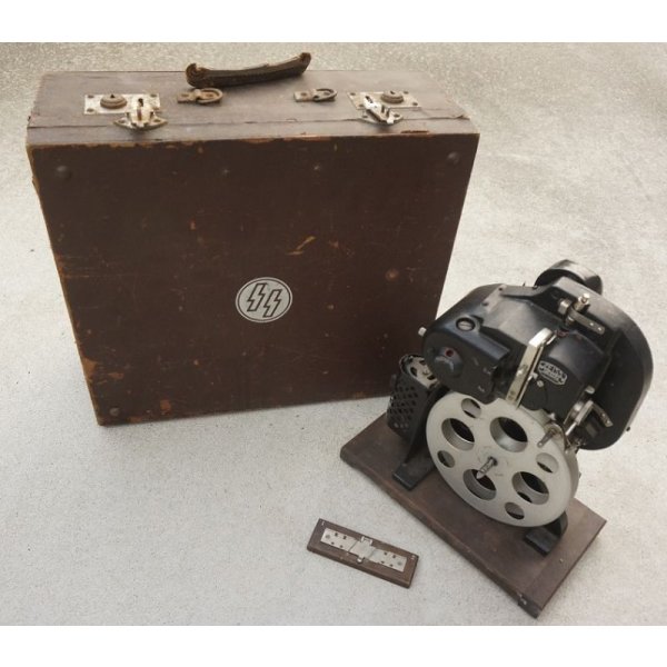 画像1: ドイツ第三帝国(ナチスドイツ)SS使用ツァイス・イコン製8mmフィルム用プロジェクター ケース入り