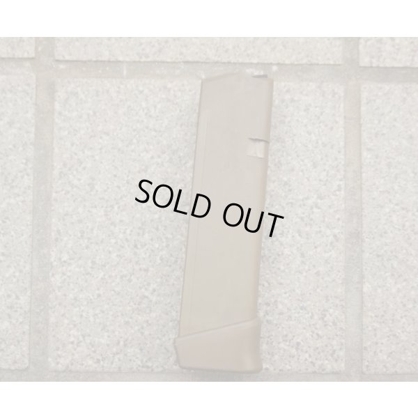 画像2: 米軍放出グロック22マガジン タン マグバンパー付き