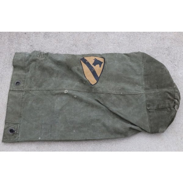 画像1: 米軍コットン製ダッフルバッグ後期型 第1騎兵師団ペイント入り