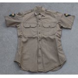 米軍 米陸軍カーキ夏季制服サービスシャツ15 X 32 4等特技兵階級章付き
