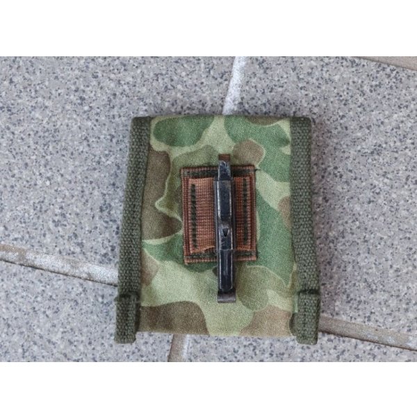 画像2: 沖縄製?米軍放出M1956(M56)型コンパス・ファーストエイドポーチ ダックハンター迷彩ローカルメイド品 新品