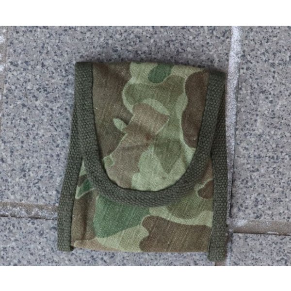 画像1: 沖縄製?米軍放出M1956(M56)型コンパス・ファーストエイドポーチ ダックハンター迷彩ローカルメイド品 新品