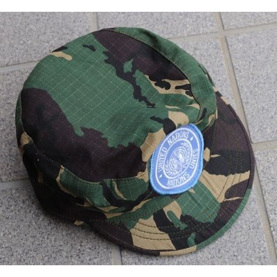 画像1: カンボジア軍フィールドキャップDPM迷彩サイズ57国連徽章付