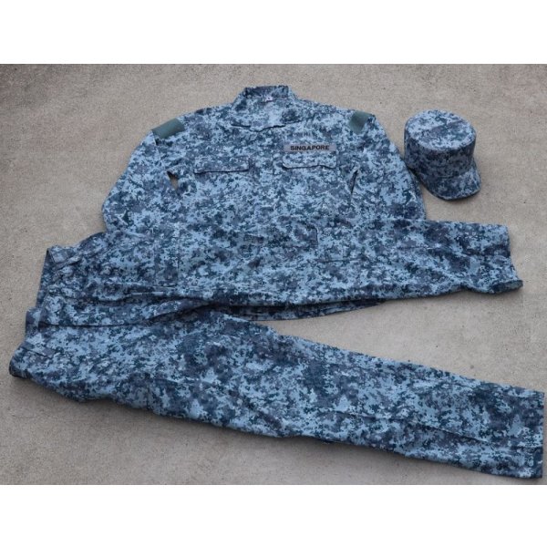画像1: シンガポール軍 空軍デジタル迷彩 上下帽子セット新品