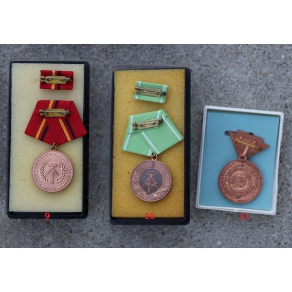 画像10: 東ドイツ 略綬・勲章 各種 新品