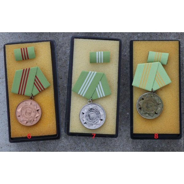 画像7: 東ドイツ 略綬・勲章 各種 新品