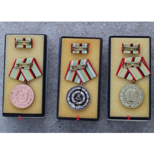 画像4: 東ドイツ 略綬・勲章 各種 新品