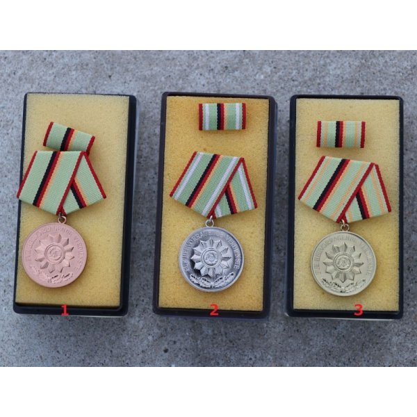 画像3: 東ドイツ 略綬・勲章 各種 新品