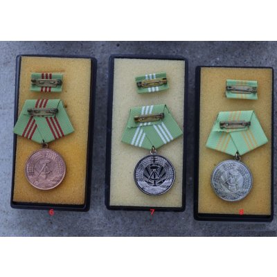 画像8: 東ドイツ 略綬・勲章 各種 新品