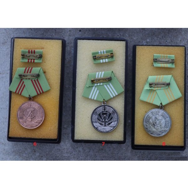 画像8: 東ドイツ 略綬・勲章 各種 新品