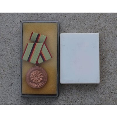 画像11: 東ドイツ 略綬・勲章 各種 新品