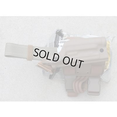 画像1: 米軍放出サファリランド6004レッグホルスターFDE SUREFIRE X200・SUREFIRE X300ライト付きシグP226用 新品