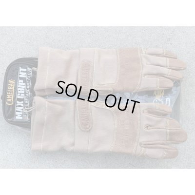 画像1: 米軍放出キャメルバックMAX GRIPコンバットグローブ デザートタンSMALL新品