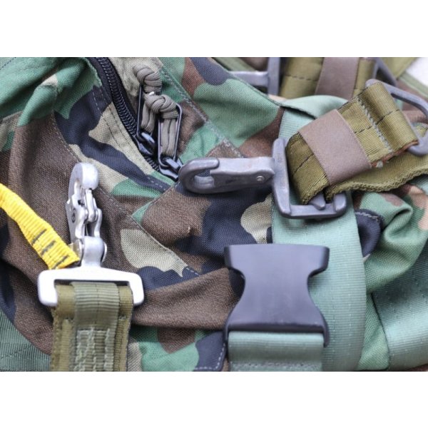 画像8: 米軍イーグル パラシュートドロップバッグ ウッドランド迷彩/グレーMEDIUM新品