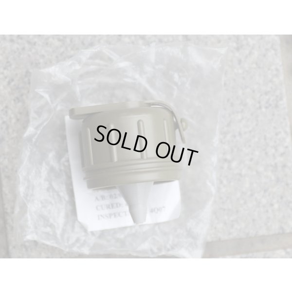 画像2: 米軍プラスチック製キャンティーン用ガスマスク対応キャップ新品
