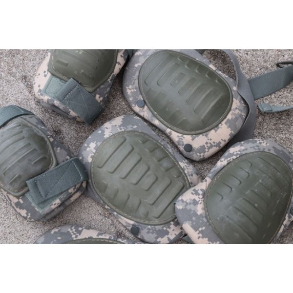 画像5: 米軍マクガイアニコルス製ニーパッド・エルボーパッドUCP迷彩(ACU迷彩)セット新品