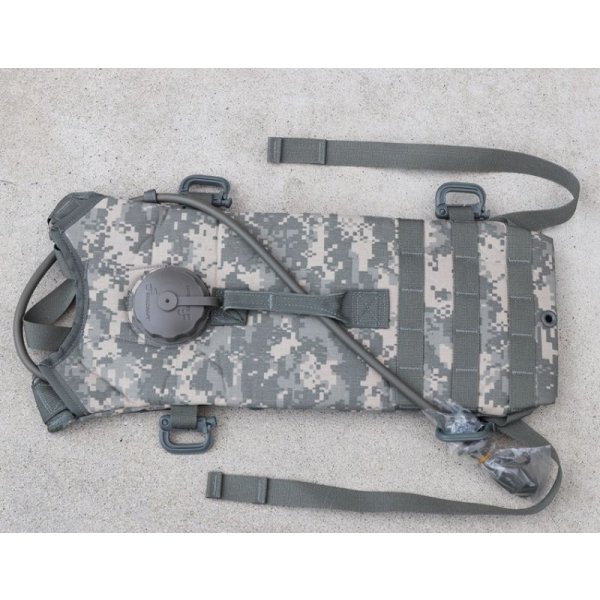 画像1: 米軍MOLLEII HYDRAMAXハイドレーションパック後期型UCP迷彩(ACU迷彩)ブラダー付き新品