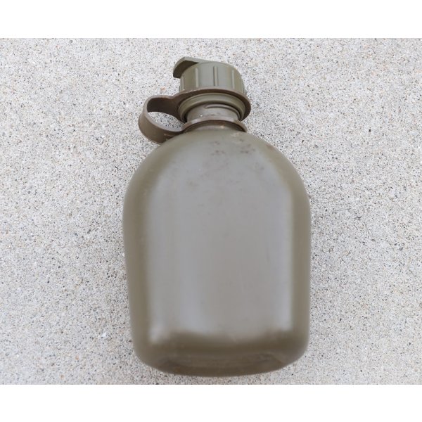 画像2: 米軍1QTキャンティーン後期型ガスマスク対応キャップ付き