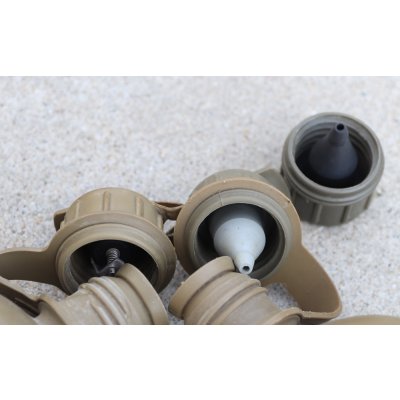 画像4: 米軍1QTキャンティーン初期型ガスマスク対応キャップ付き