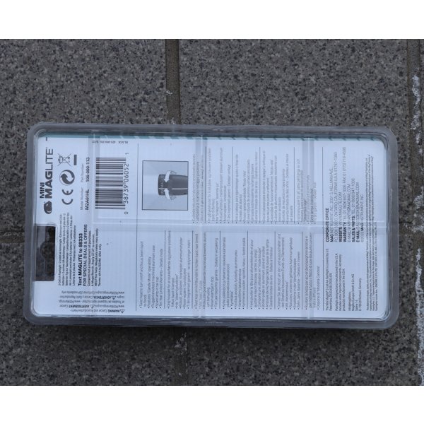 画像2: ミニマグライト2AA黒 新品