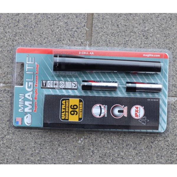 画像1: ミニマグライト2AA黒 新品